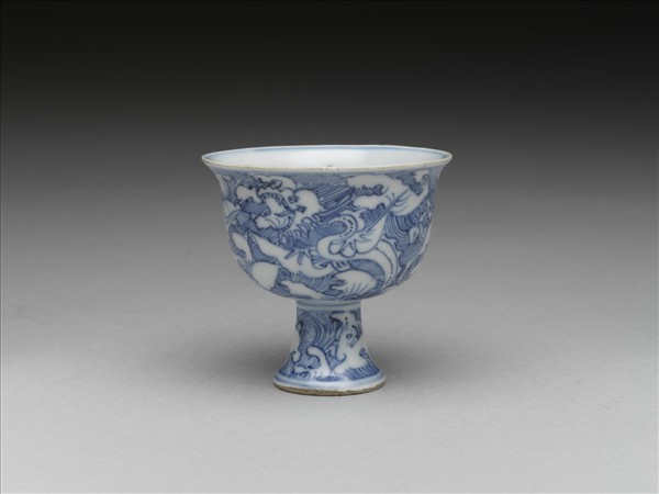 青花海獸紋高足杯