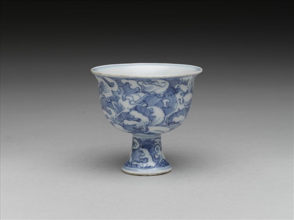 青花海獸紋高足杯