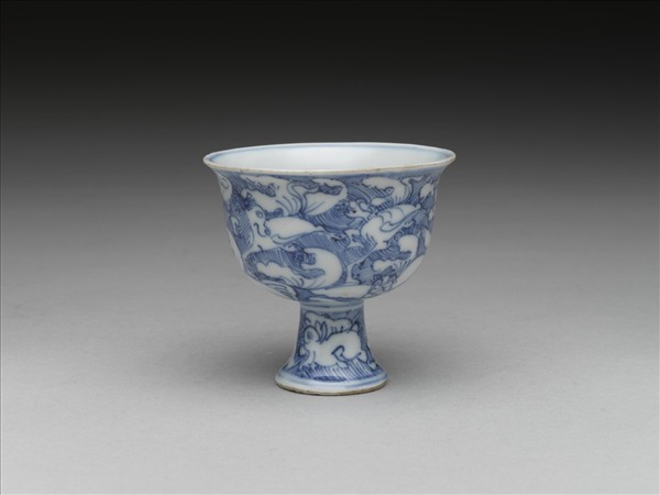 青花海獸紋高足杯