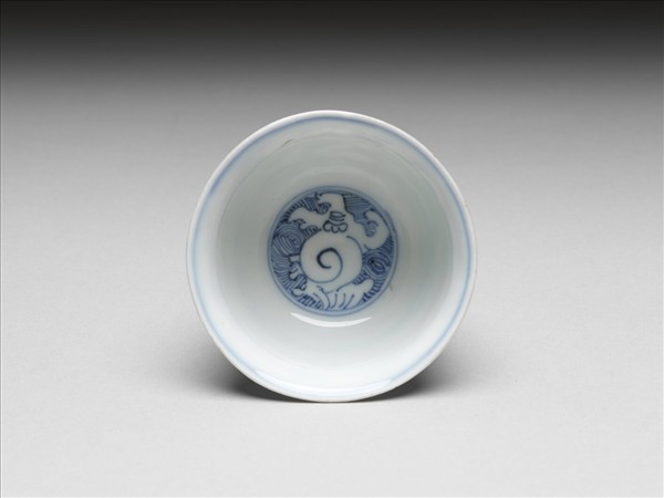 青花海獸紋高足杯