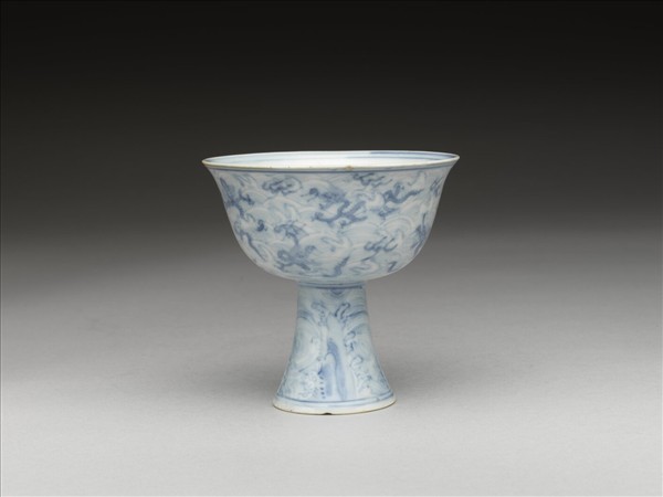 青花海獸紋高足杯