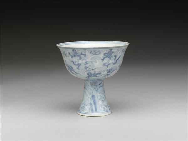 青花海獸紋高足杯
