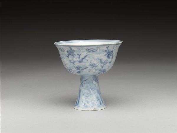 青花海獸紋高足杯