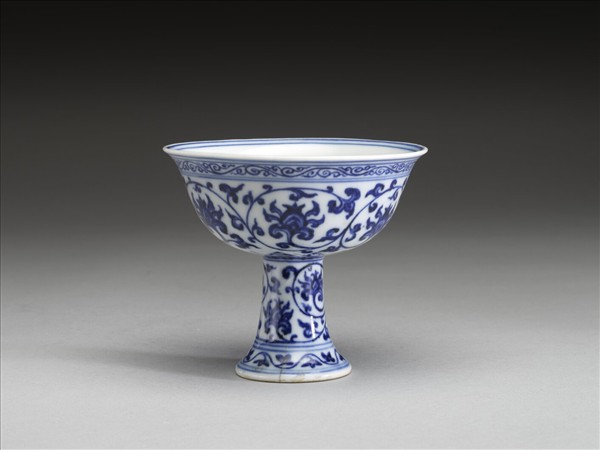 青花番蓮紋高足杯