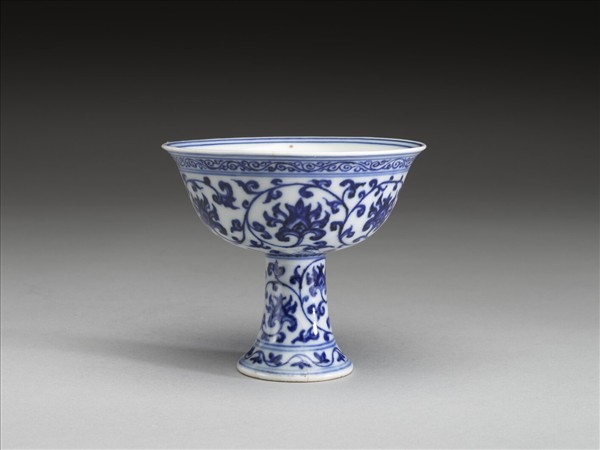 青花番蓮紋高足杯