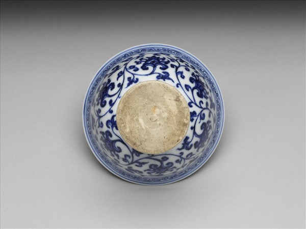 青花番蓮紋高足杯