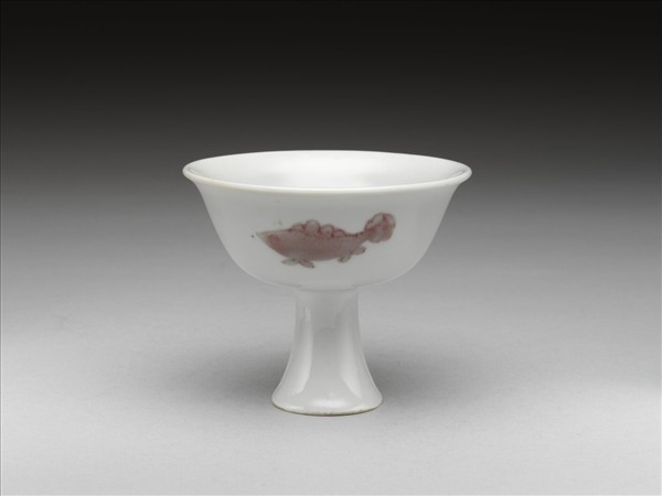 釉裡紅魚紋高足杯
