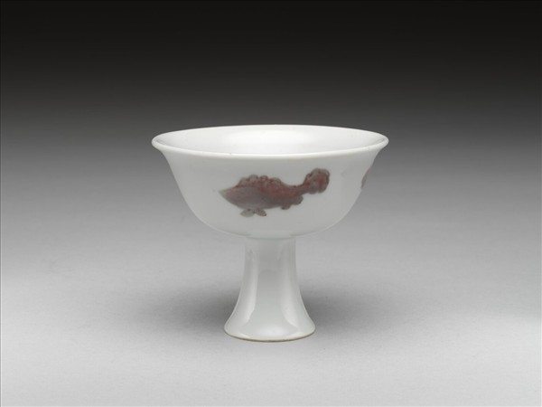 釉裡紅魚紋高足杯