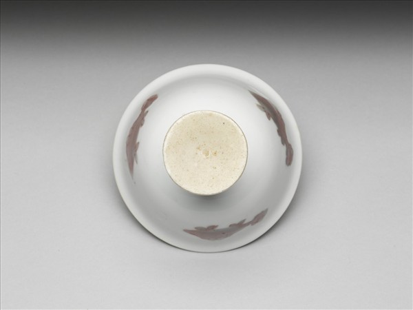 釉裡紅魚紋高足杯