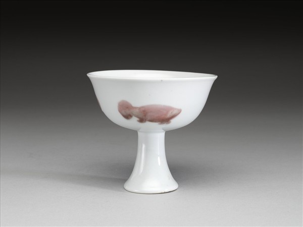 釉裡紅魚紋高足杯