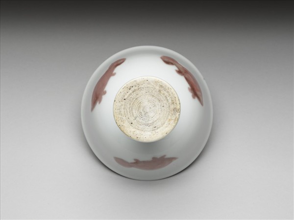 釉裡紅魚紋高足杯