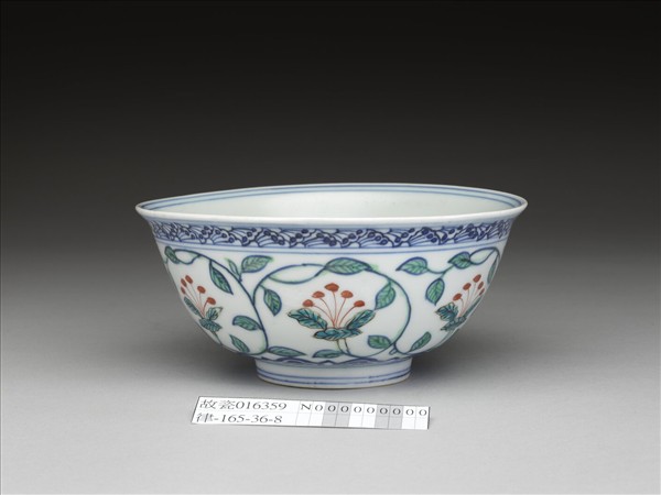 青花綠彩花卉紋碗