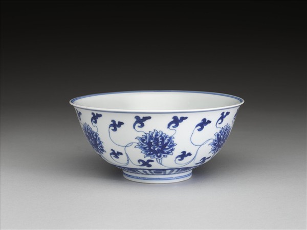 青花番蓮紋碗