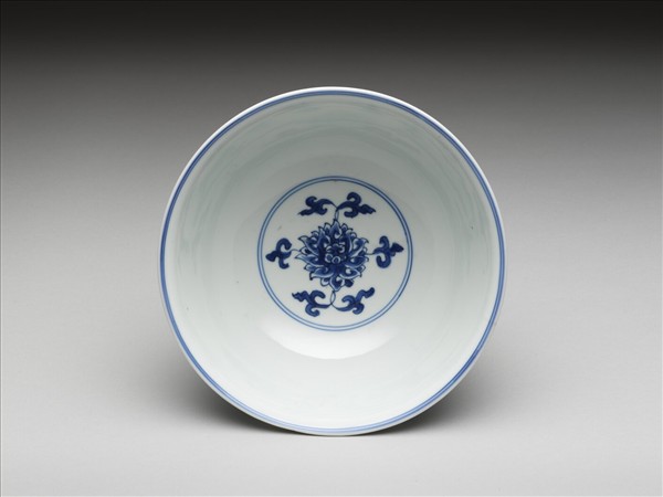 青花番蓮紋碗