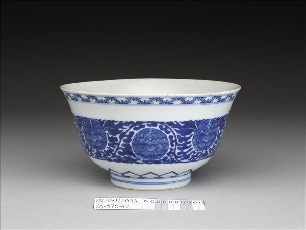 青花花卉紋碗