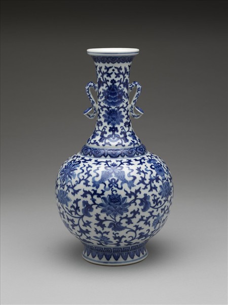 青花番蓮八寶紋如意雙耳瓶