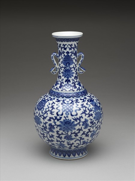 青花番蓮八寶紋如意雙耳瓶