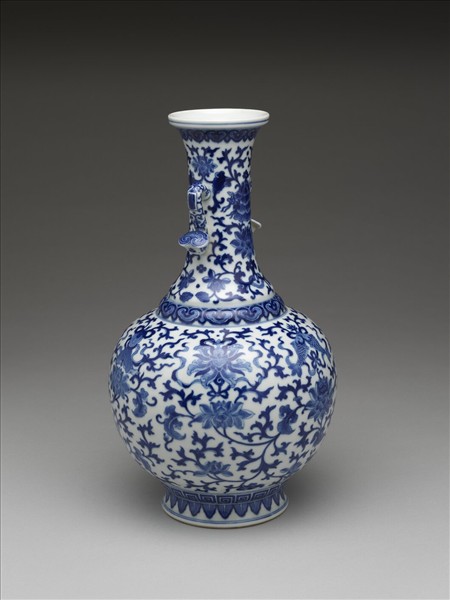 青花番蓮八寶紋如意雙耳瓶