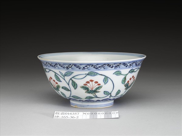 青花綠彩花卉紋碗