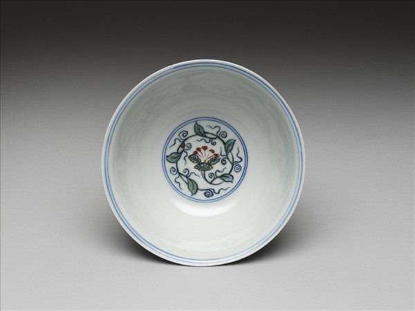 青花綠彩花卉紋碗