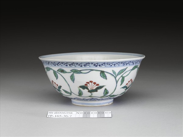 青花綠彩花卉紋碗