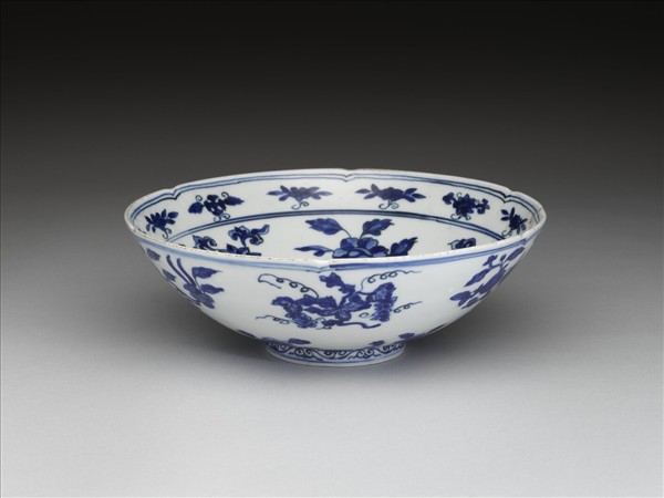 青花花果紋葵口碗