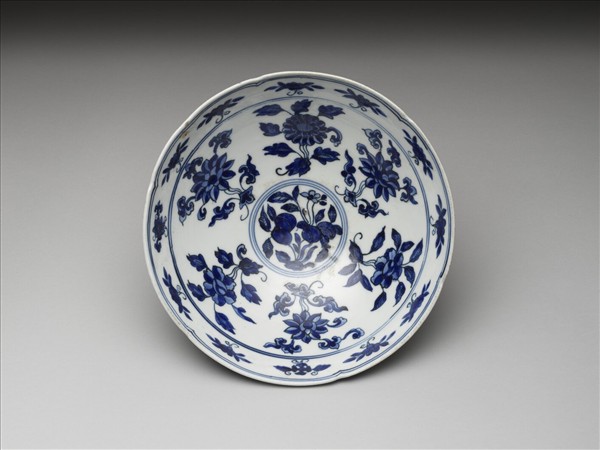 青花花果紋葵口碗