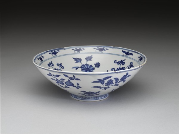 青花花果紋葵口碗