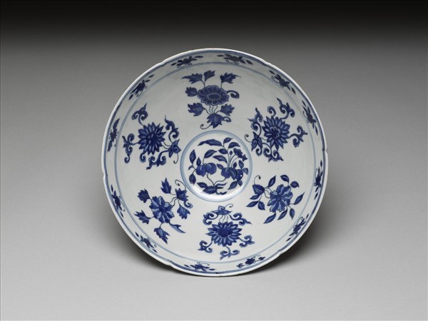 青花花果紋葵口碗