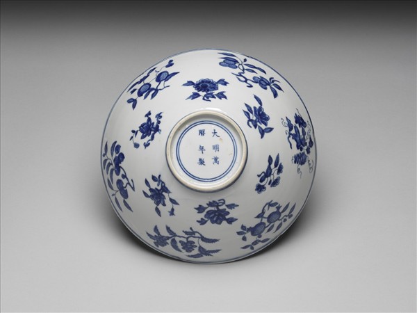 青花花果紋葵口碗