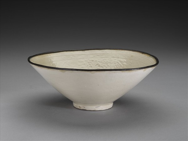 白瓷印花蓮塘游魚紋碗