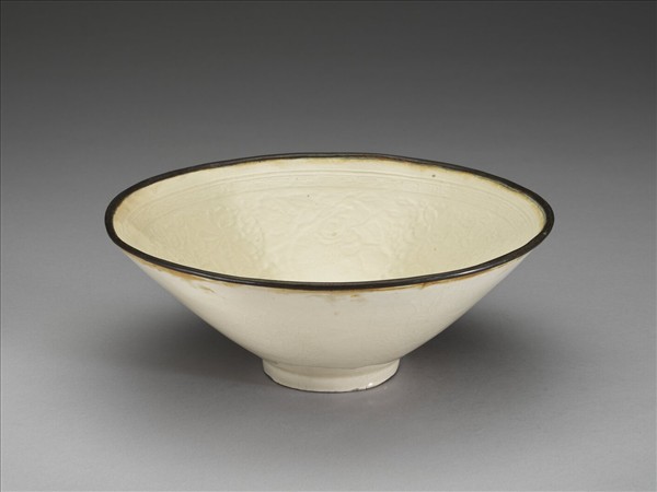 白瓷印花蓮塘游魚紋碗