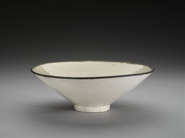 白瓷印花蓮塘游魚紋碗