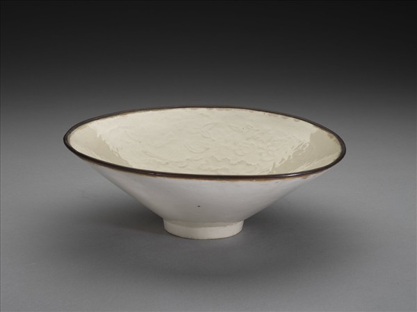 白瓷印花蓮塘游魚紋碗