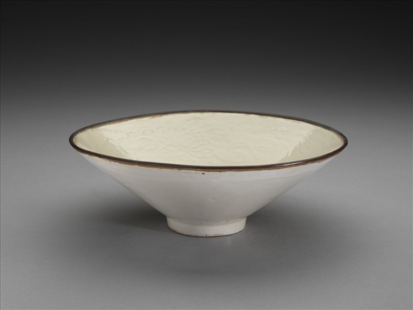 白瓷印花蓮塘游魚紋碗