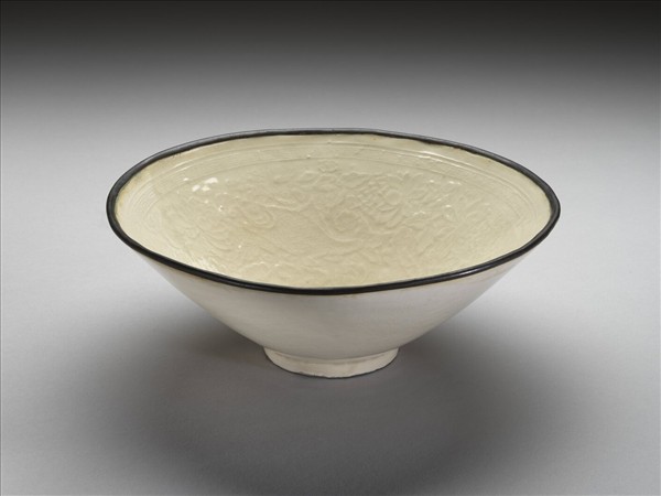 白瓷印花蓮塘游魚紋碗