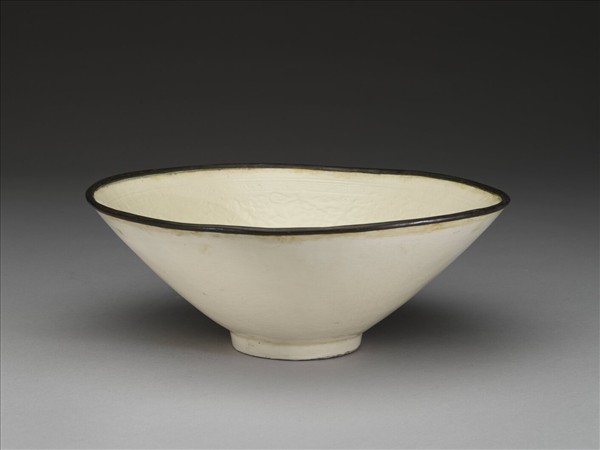 白瓷印花蓮塘游魚紋碗