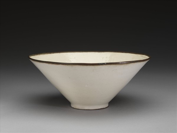 白瓷印花蓮塘游魚紋碗