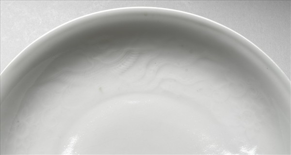 甜白釉鳳凰紋盤