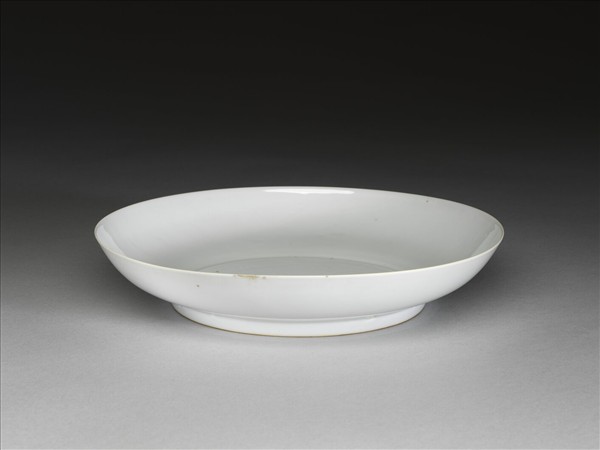 甜白釉雲龍紋盤