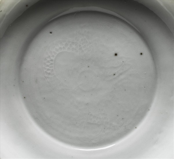 甜白釉雲龍紋盤