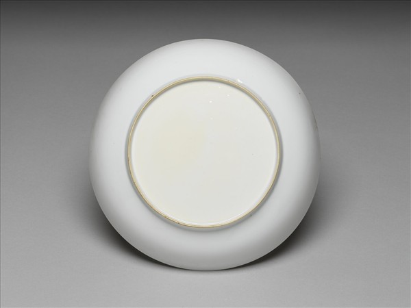 甜白釉雲龍紋盤