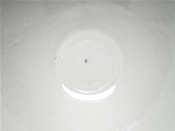 甜白釉五龍紋葵瓣口碗