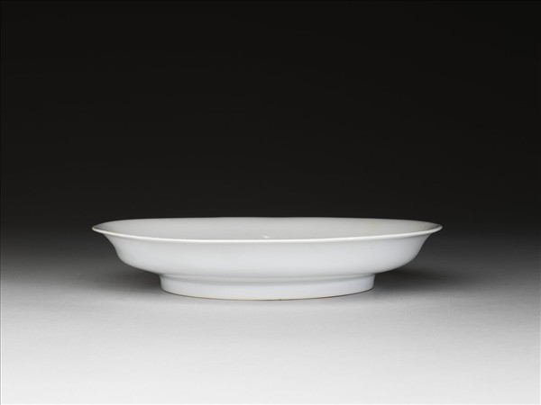 甜白釉雲龍紋盤