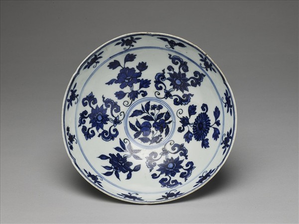 青花花果紋葵口碗
