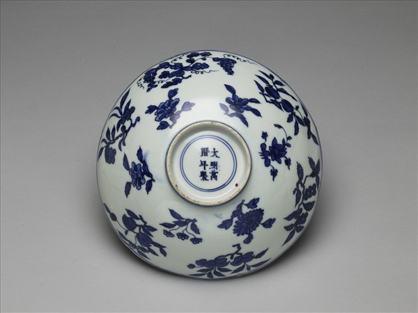 青花花果紋葵口碗