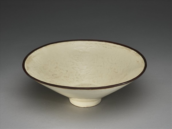 白瓷印花蓮塘游魚紋碗