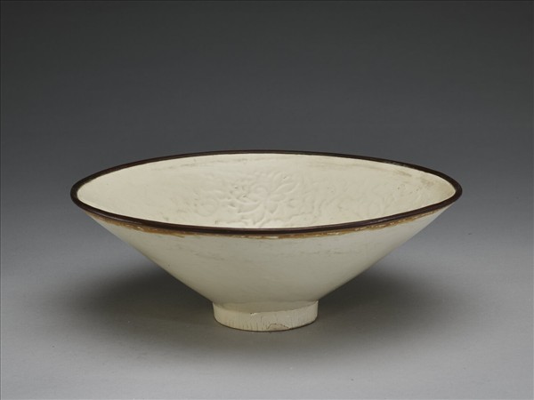 白瓷印花蓮塘游魚紋碗