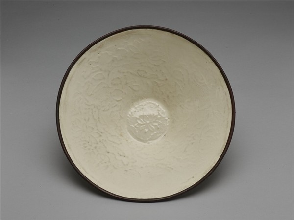 白瓷印花蓮塘游魚紋碗