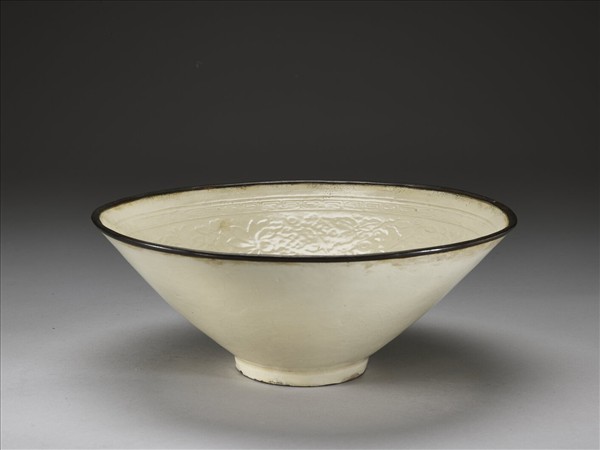 白瓷印花蓮塘游魚紋碗